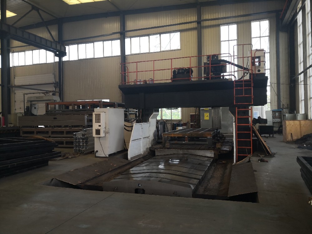 CCILASER Fiber Laser Cutting Machine Lathe Machining Warehouse